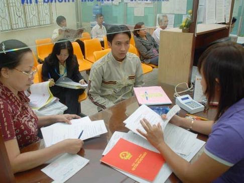 Các hộ gia đình, cá nhân muốn sang tên sổ đỏ cần phải có giấy chứng nhận quyền sử dụng đất,…