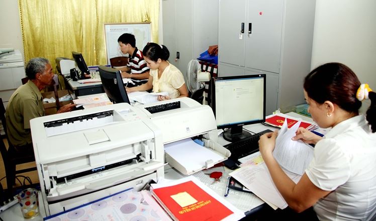 Phí thẩm định hồ sơ cấp Giấy chứng nhận quyền sử dụng đất là khoản thu đối với việc thẩm định hồ sơ