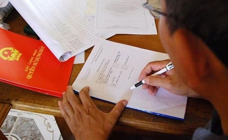 Chuẩn bị đầy đủ hồ sơ để làm Sổ đỏ và thực hiện nộp tại Văn phòng đăng ký đất đai