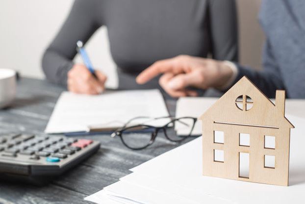 Theo quy định trường hợp hộ gia đình, cá nhân sử dụng đất không có giấy tờ quyền sử dụng đất được cấp Sổ đỏ
