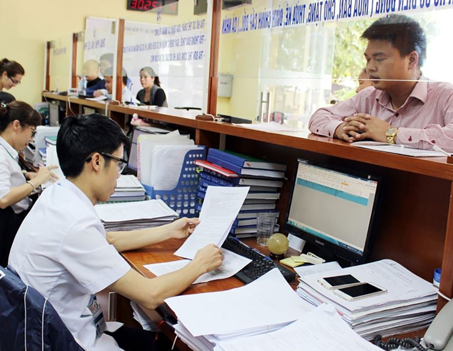 Việc xin lại sổ đỏ bị mất cần thực hiện theo các bước như khai báo về vụ việc, nộp hồ sơ
