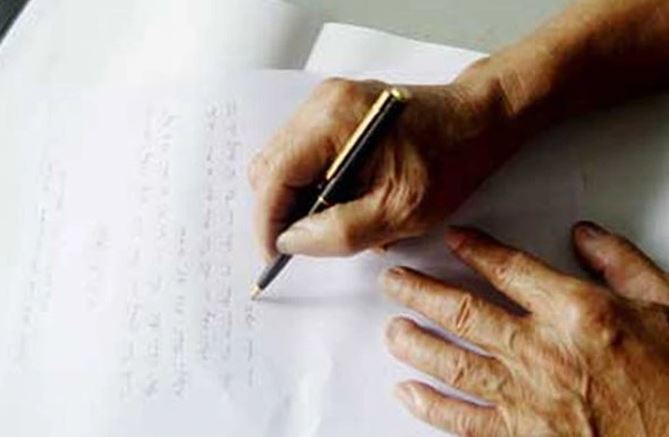 Di chúc là sự thể hiện ý chí của cá nhân nhằm mục đích chuyển di sản của mình cho người khác sau khi chết đi