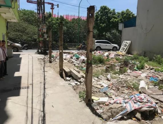 Lối đi chung là phần diện tích đất được cắt ra để các chủ sở hữu đất dùng làm lối đi ra đường công cộng