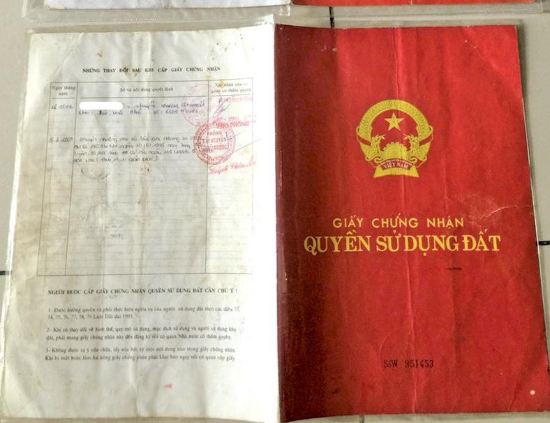 Bên cạnh vấn đề sổ đỏ bị rách, một vài trường hợp khác cũng được quyền yêu cầu cấp lại