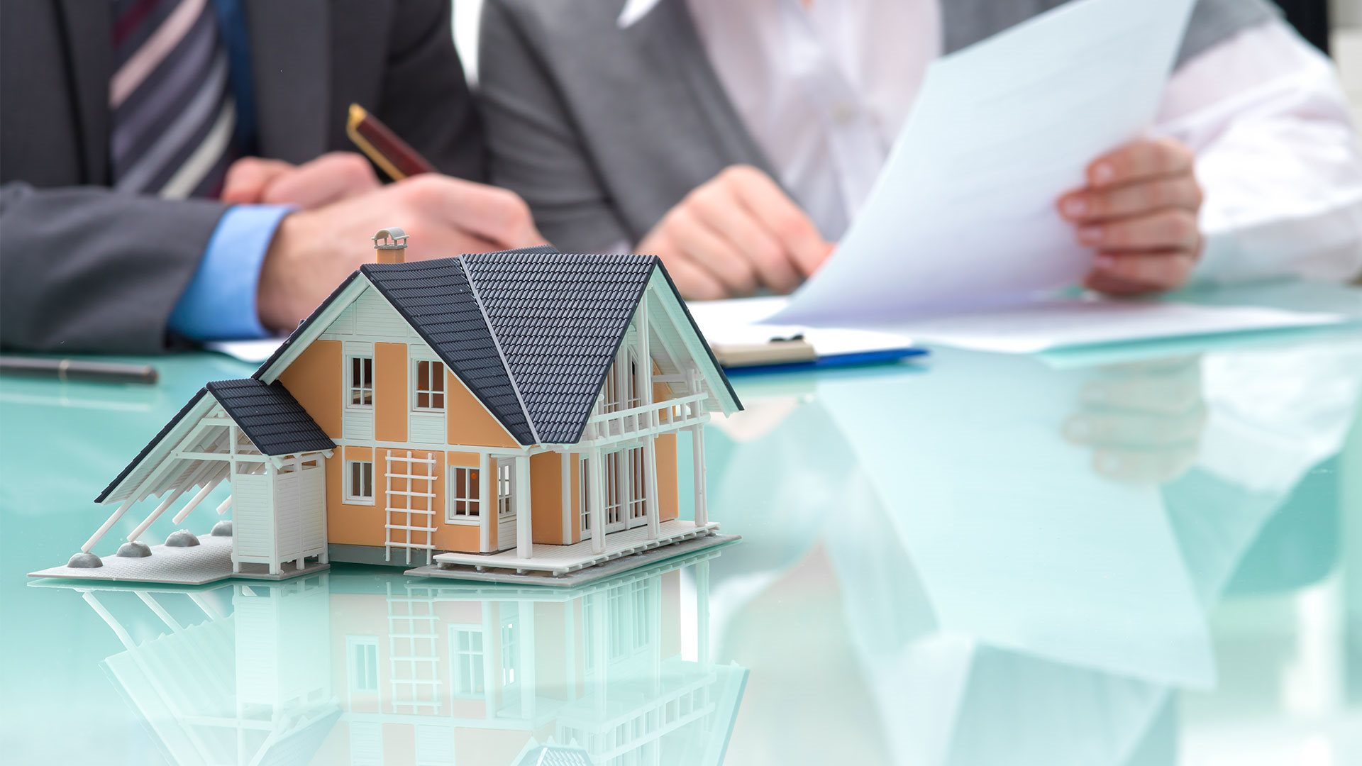 Bên cạnh việc mạo danh công ty, “cò đất” còn sử dụng chiêu trò tự đổi tên dự án để đem đi rao bán