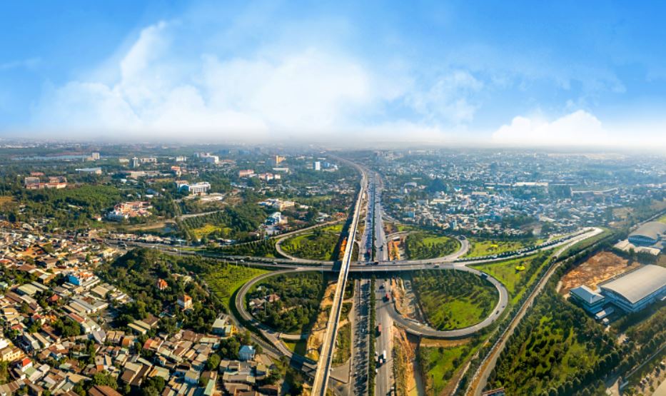 Triển khai hàng loạt dự án hạ tầng giao thông, trong đó có nhiều dự án lớn của cấp quốc gia, vùng và tỉnh