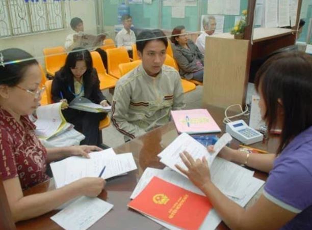 Khi bố mẹ chuyển nhượng đất cần phải được sự đồng ý của con dựa trên văn bản được công chứng hoặc chứng thực