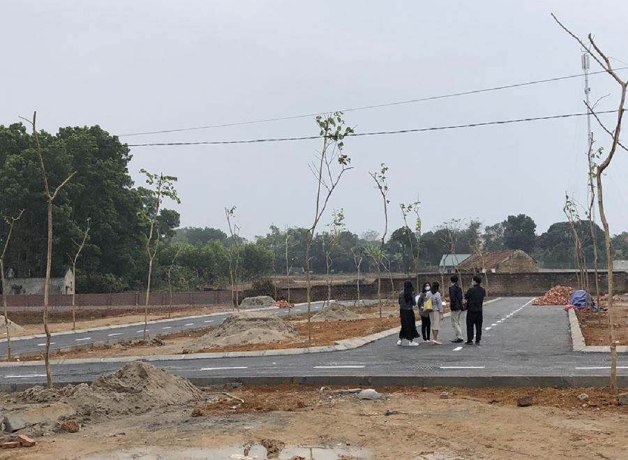 Hồ sơ cấp sổ đỏ cho diện tích đất tăng thêm bao gồm đơn đăng ký và một số giấy tờ cần thiết theo quy định