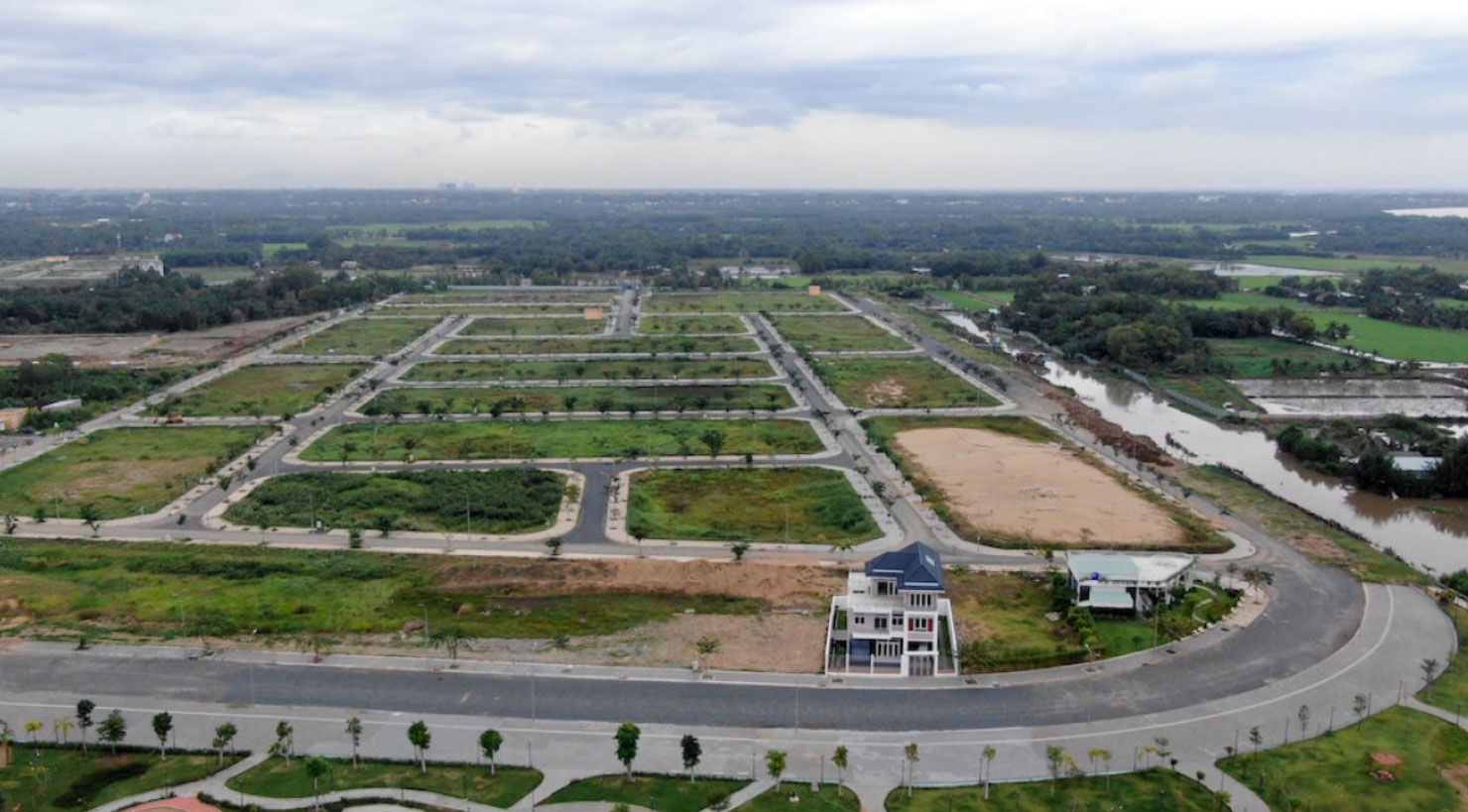 Đất nông nghiệp thường được Nhà nước giao cho người dân để phục vụ nhu cầu sản xuất đất nông nghiệp