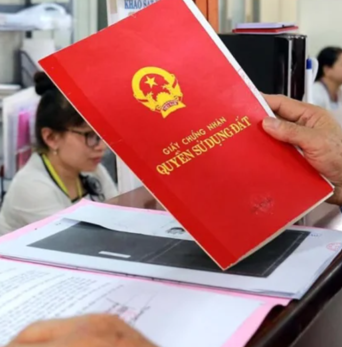 Sổ đỏ được coi là giấy chứng nhận quyền sử dụng đất của mỗi cá nhân hay gia đình nào đó