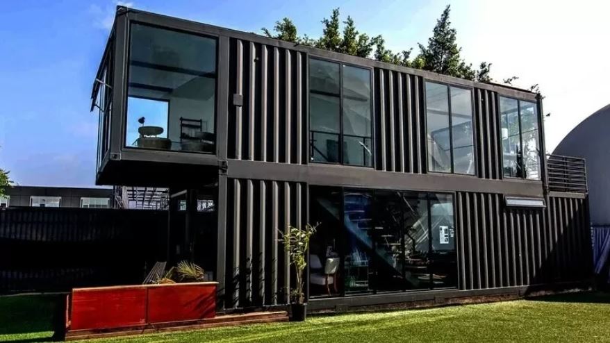 Nhà khung thép hiện đại 2 tầng